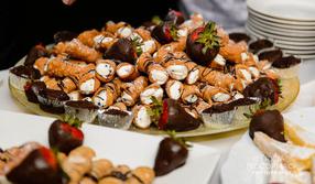 Assorted Canoli & Chocolate Covered Strawberries